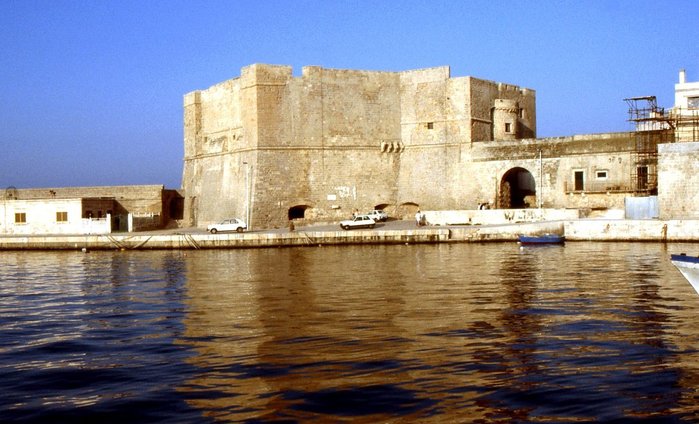 il-castello-dalla-banchina (900x624, 73Kb)