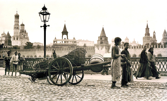  оссия На Софийской набережной, Москва 1900 год (700x423, 372Kb)