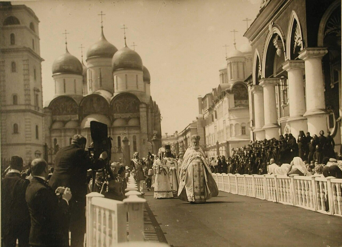  оссия Представители высшего духовенства и (700x504, 334Kb)