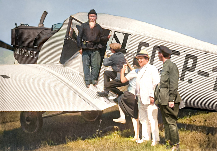 ссср Делегаты Всесоюзного Съезда Советов летят на съезд. Самолет Junkers F-13 «Добролета», Верхнеудинск (Улан-Удэ), 1929 год (700x485, 422Kb)
