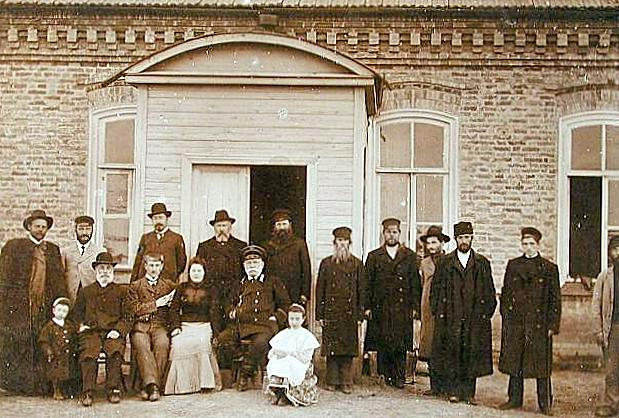  оссия Возле синагоги колонии Богодаровка, Малороссия 1904 год (619x418, 265Kb)
