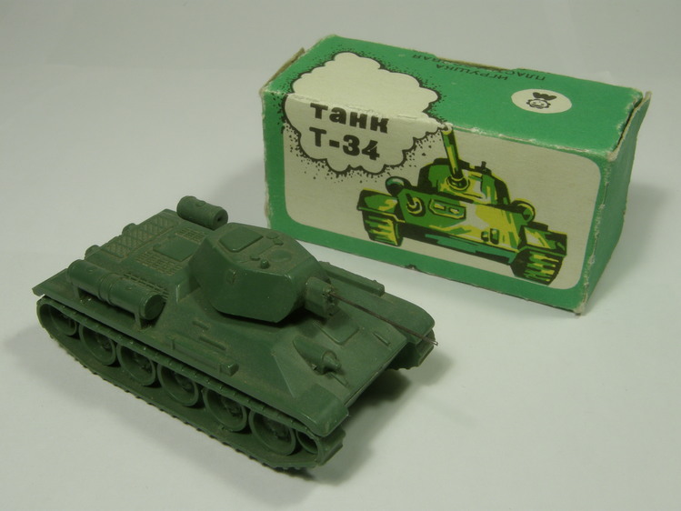 Купить танк минск. Танк т 34 модель СССР. Игрушка танк т-34 СССР электромеханический. Игрушка танк т 34 СССР. Пластмассовая модель танка.