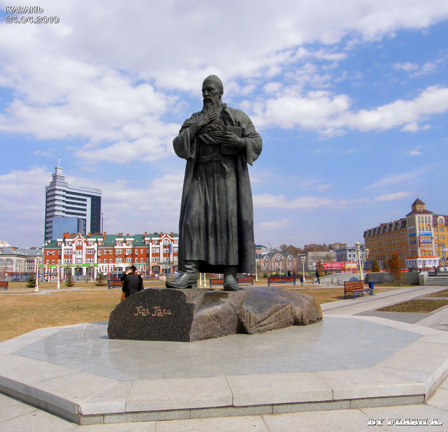 Памятник казанскому. Памятник кул Гали в Казани. Памятник кул Гали в парке тысячелетия. Памятник кул Гали Ульяновск. Кул Гали памятник Болгар.