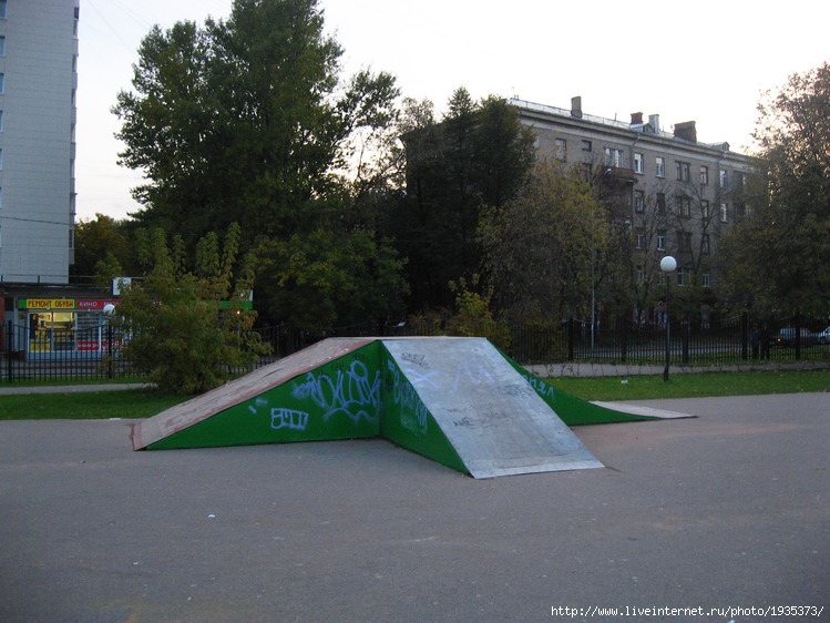Парк бригантина в коптево. Парк Бригантина в Коптево скейтпарк. Коптевский бульвар Москва скейт парк Бригантина. Скейт парк в Коптево Москва.