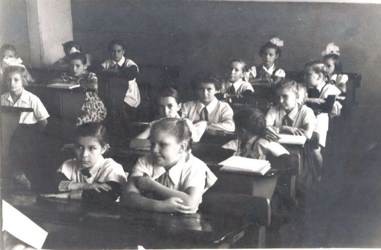 Дневник школы 78. Учебный класс 1960. Предметы в четвёртом классе 1960 годах. В первый класс 1960. Дневник 78 школа.