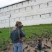 Кормление голубей перед входом в Лавру - это почти ритуал.