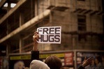 [+] ?- Free Hugs