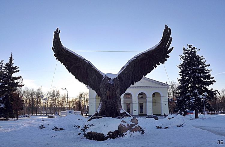 Зимний орел. Город Орел зима. Город Орел зимой. Орёл из веток в Орле. Орел памятник в городе зимой.