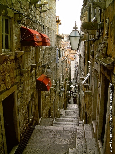 Narrow Street, Dubrovnik, Croatia